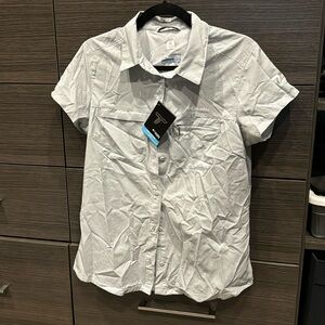 New women’s Columbia short sleeve shirt